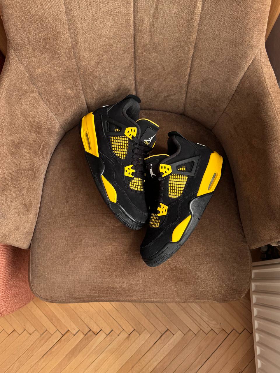 Nike Air Jordan 4 Yellow Thunder