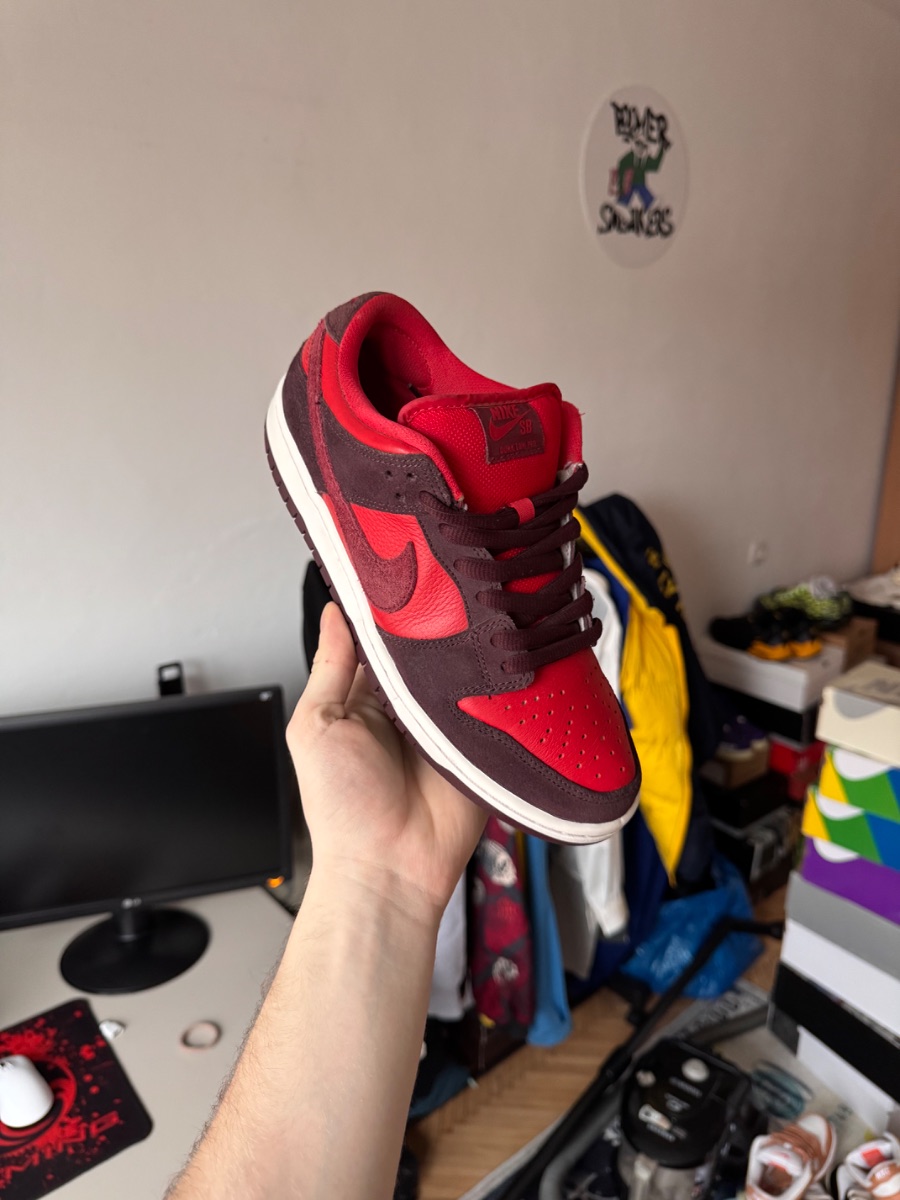 Nike Dunk Sb Low Cherry Red