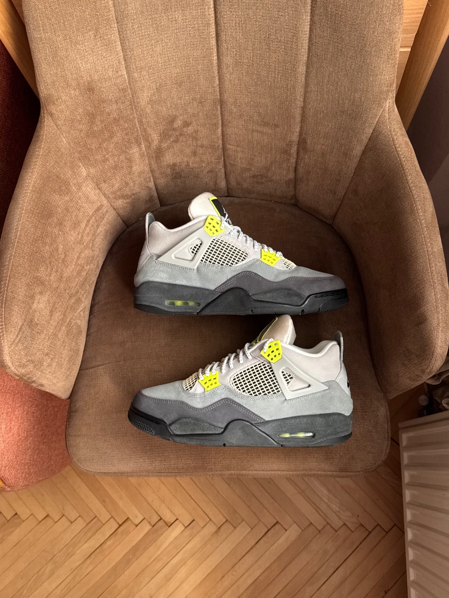 Nike Air Jordan 4 Neon Grey
