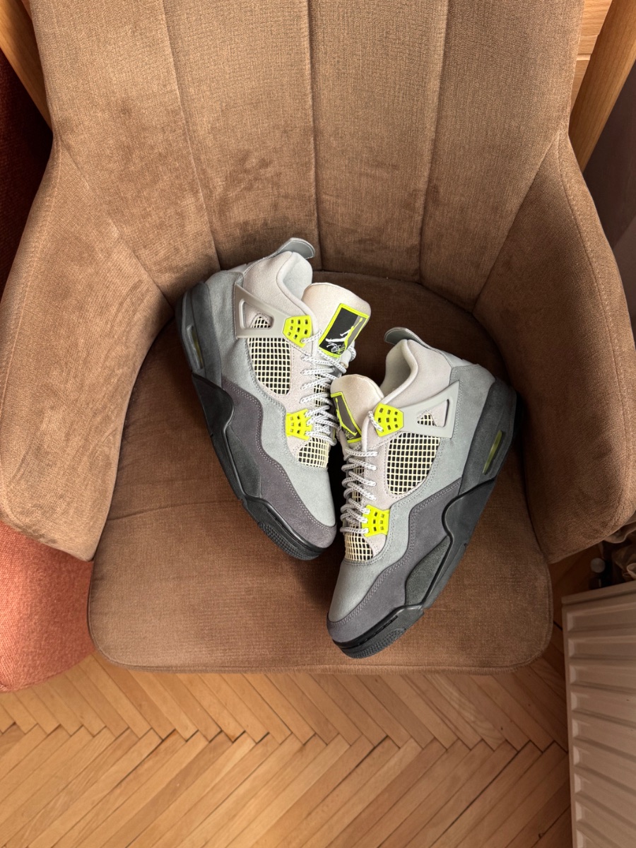 Nike Air Jordan 4 Neon Grey