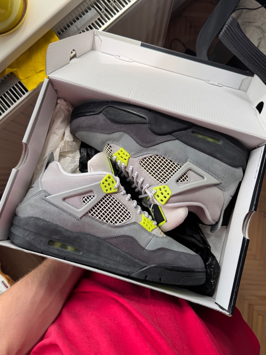 Nike Air Jordan 4 Neon Grey