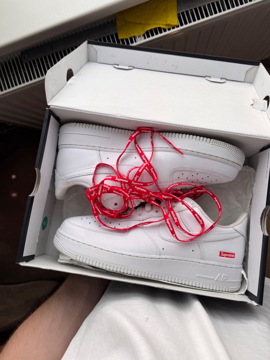 Nike Air Force 1 White x Supreme