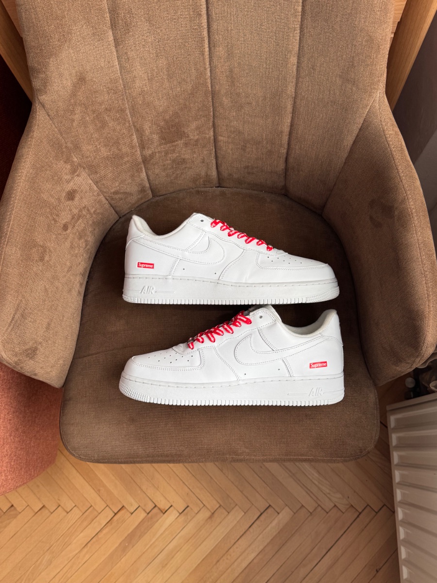 Nike Air Force 1 White x Supreme