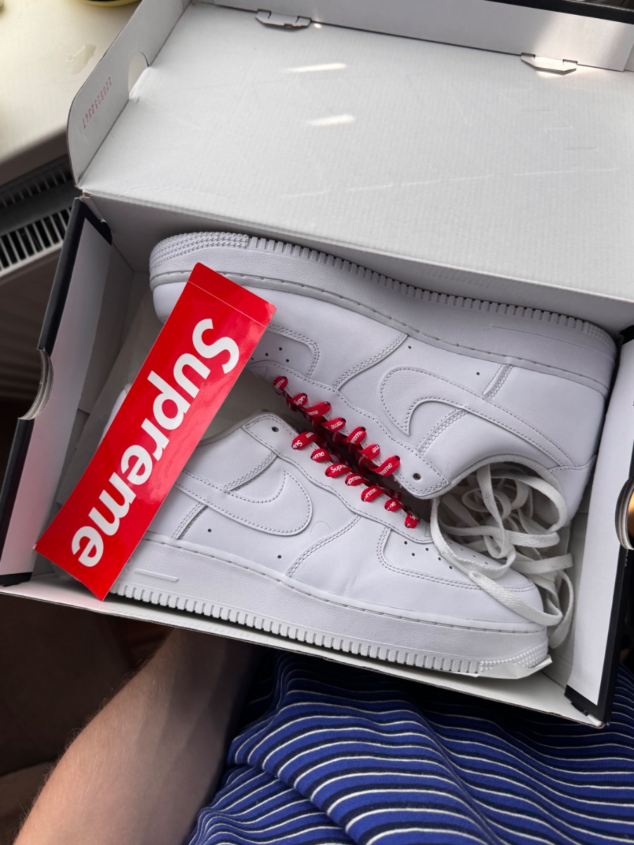 Nike Air Force 1 White x Supreme