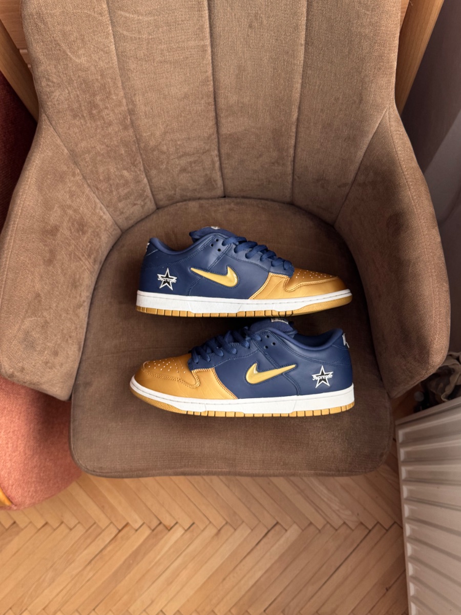 Nike Dunk Sb Low Jewel Swoosh x Supreme