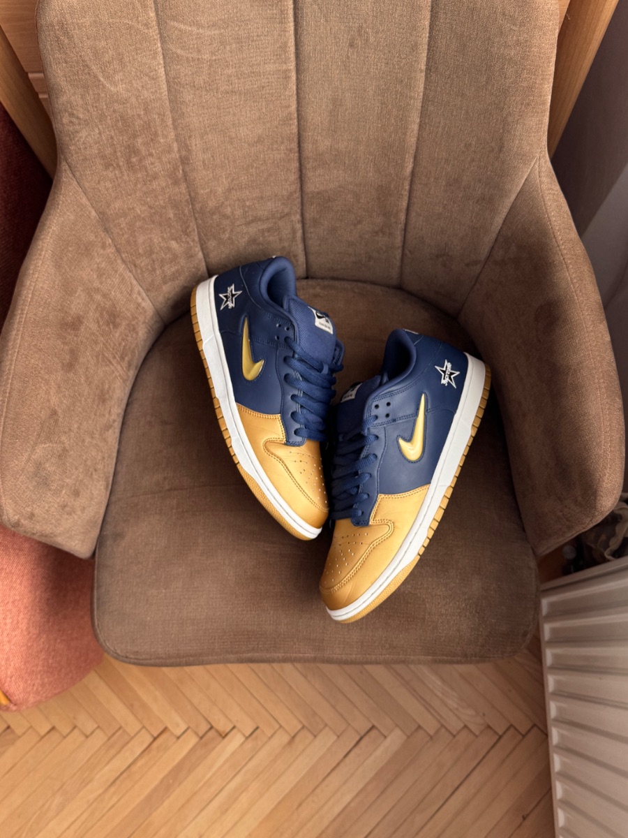 Nike Dunk Sb Low Jewel Swoosh x Supreme